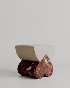 Edizione limitata, cuscino a forma di cuore in marmo rosso "Amarino Seat" di Esther Knopfler