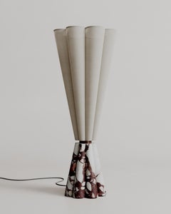 Limitierte Auflage, Lampe „Bouquet“ aus rotem Marmor, Metall und Stoff, M, von Esther Knopfler