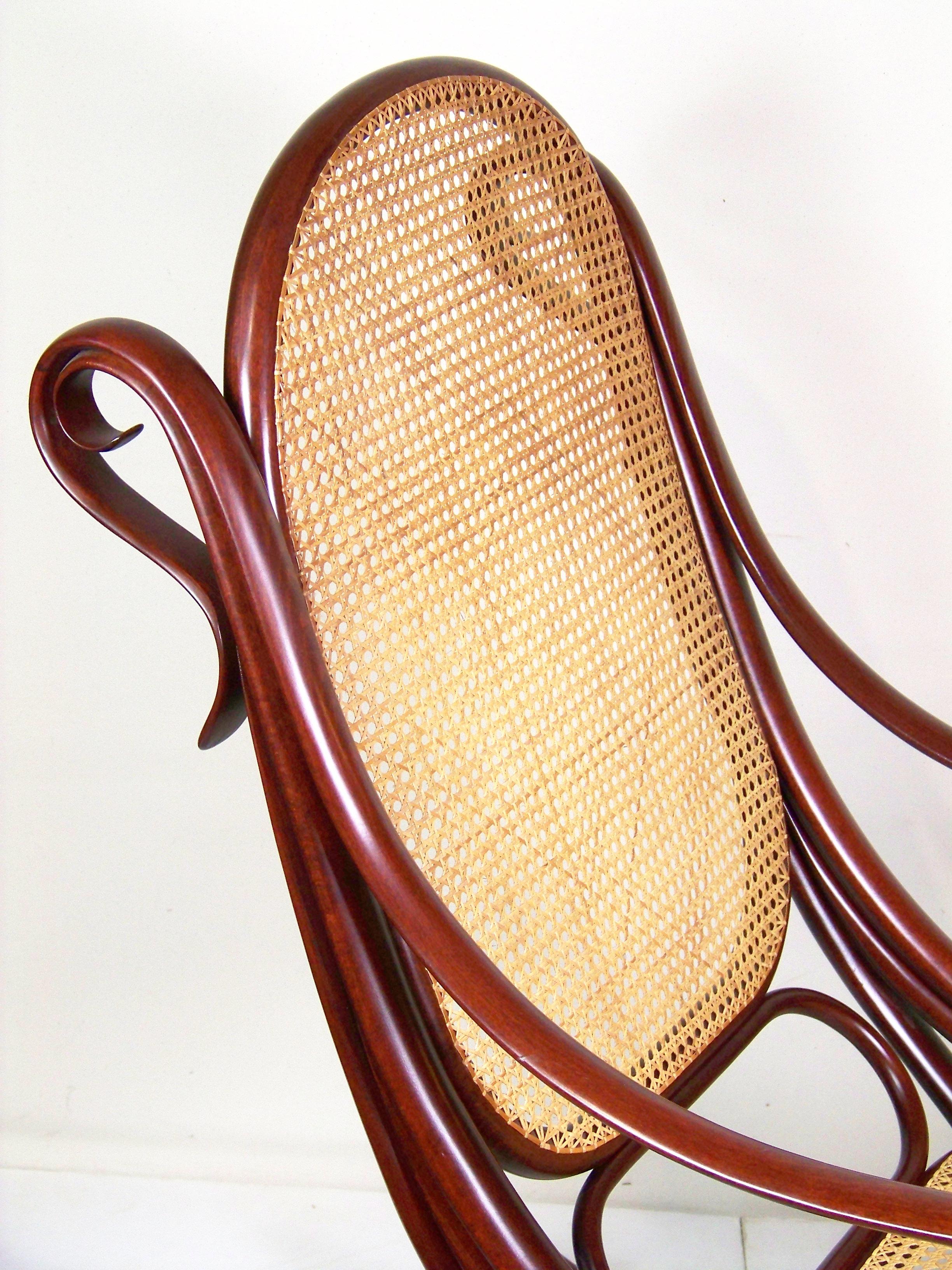 Limited edition Rocking Chair Thonet Nr.1, 1993 In Good Condition For Sale In Praha, CZ
