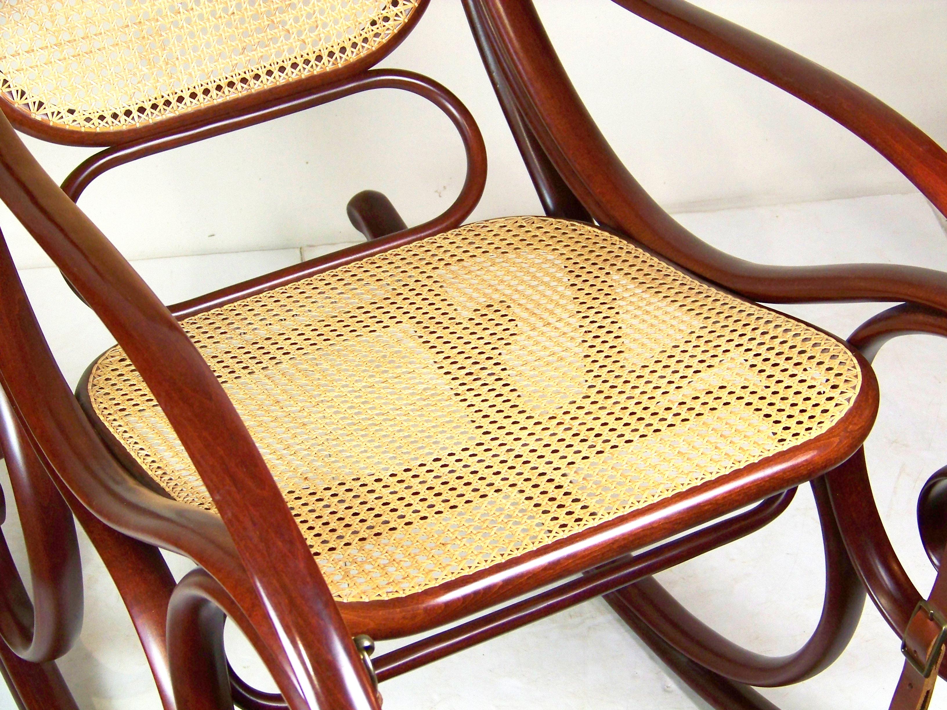19th Century Limited edition Rocking Chair Thonet Nr.1, 1993 For Sale