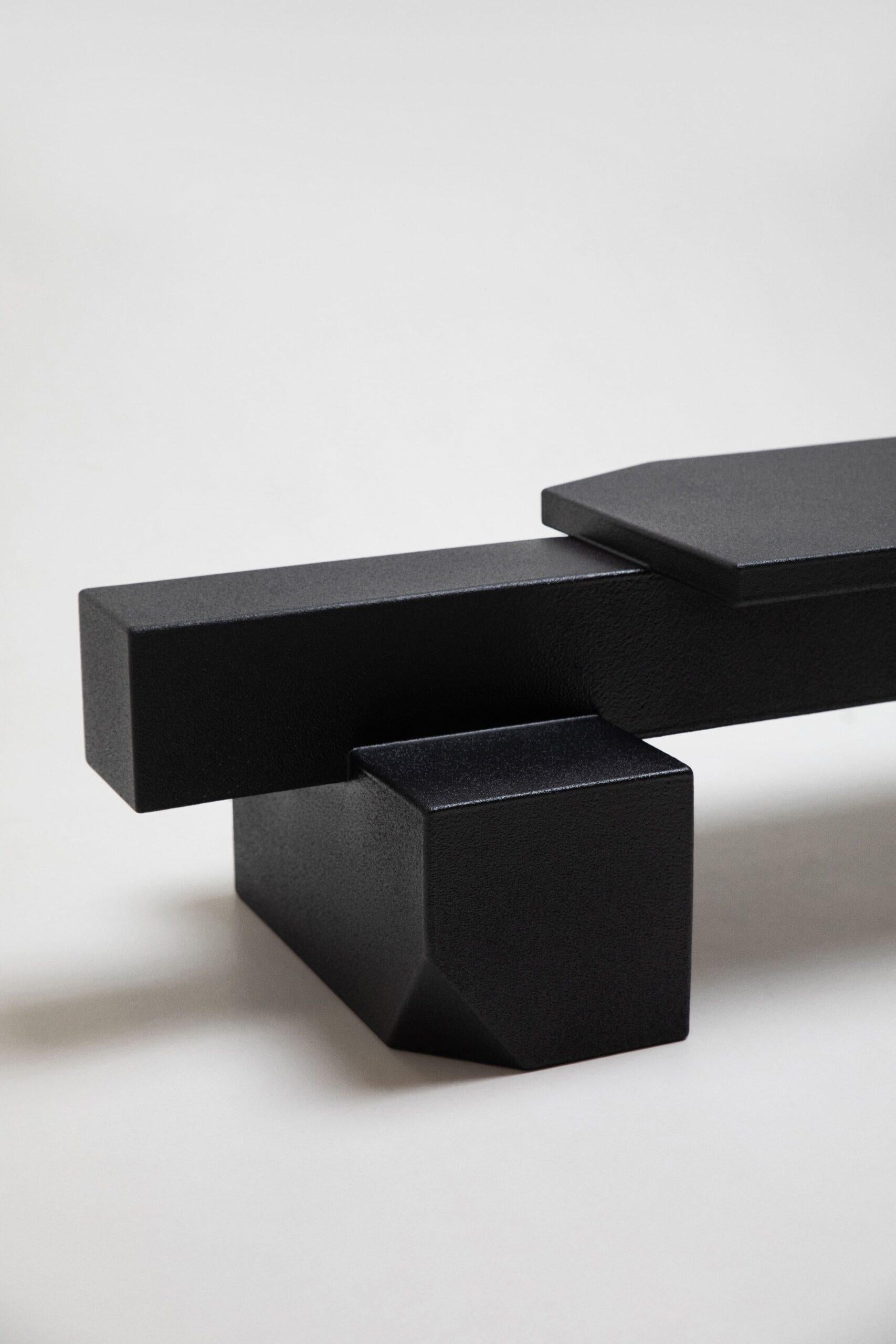 Autre Édition limitée SSB01B Banc noir en MDF avec revêtement en résine par sashaxsasha en vente