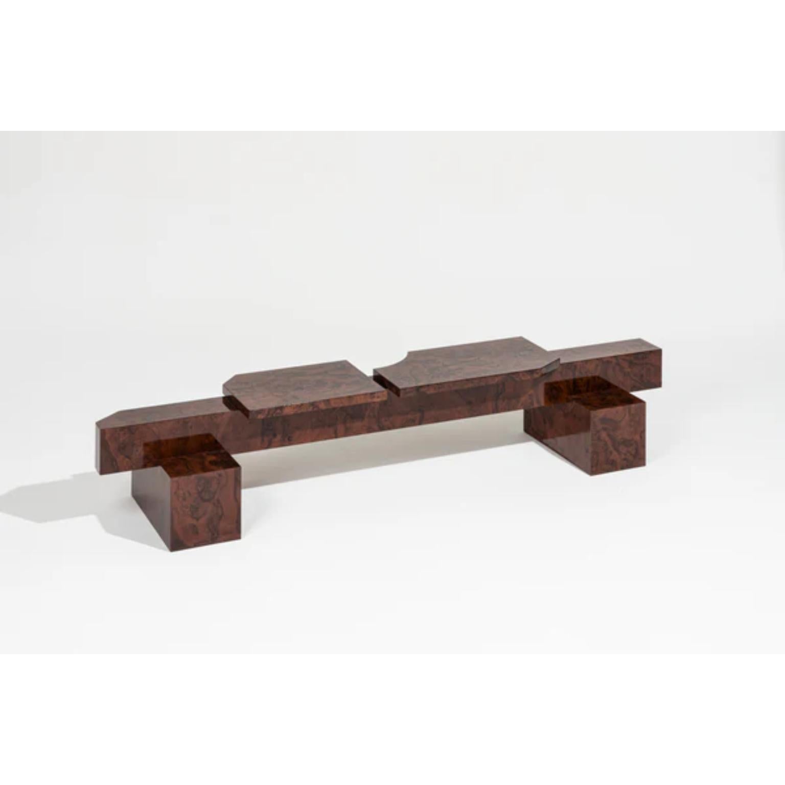 Banc SSB01W édition limitée en MDF avec placage de ronce de noyer
Edition limitée à 5 + 2 A.P
Dimensions : 39 x 175 x 31,5 cm : D 39 x L 175 x H 31,5 cm. 
Matériaux : MDF et placage de ronce de noyer.

sashaxsasha est un duo de designers basé à