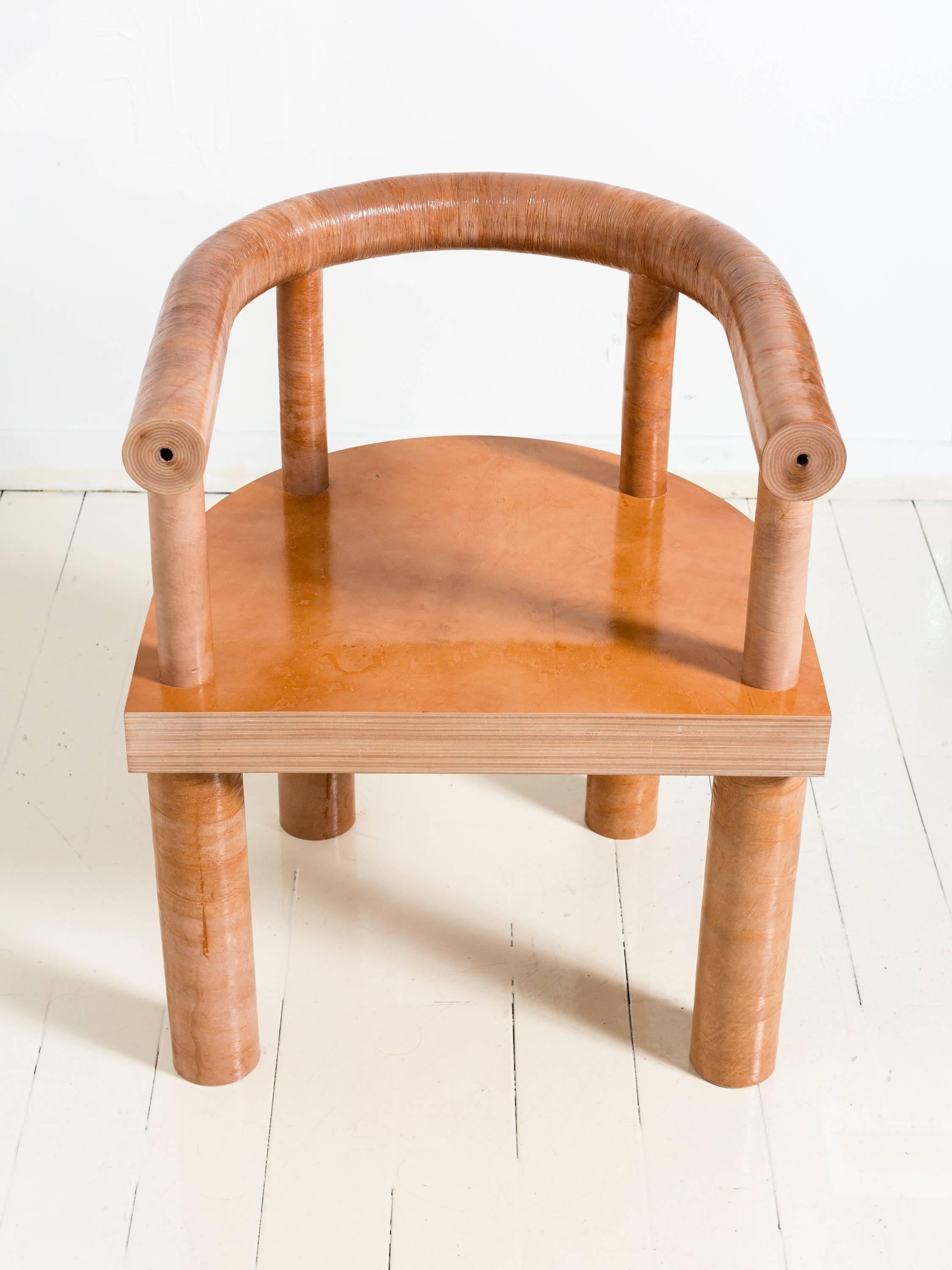 Chaise en cuir empilée en édition limitée de Fort Standard Neuf - En vente à Brooklyn, NY