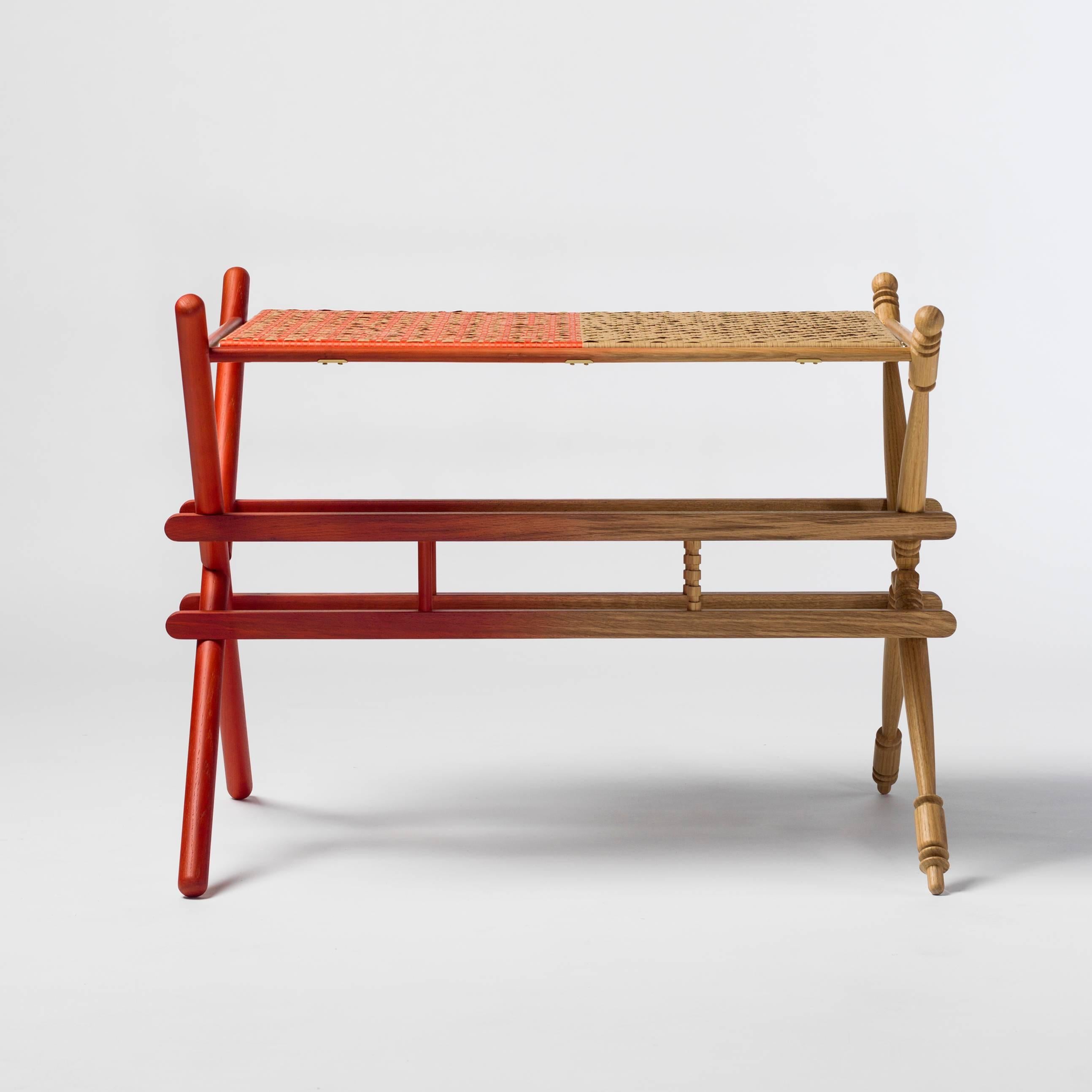 Solid oak structure with degraded red finish and tray made
with craft paper and red textile ribbon.

Limited Edition of eight units + two artist proofs + two prototypes.

Measures: 88 x 63 x 62 H cm.