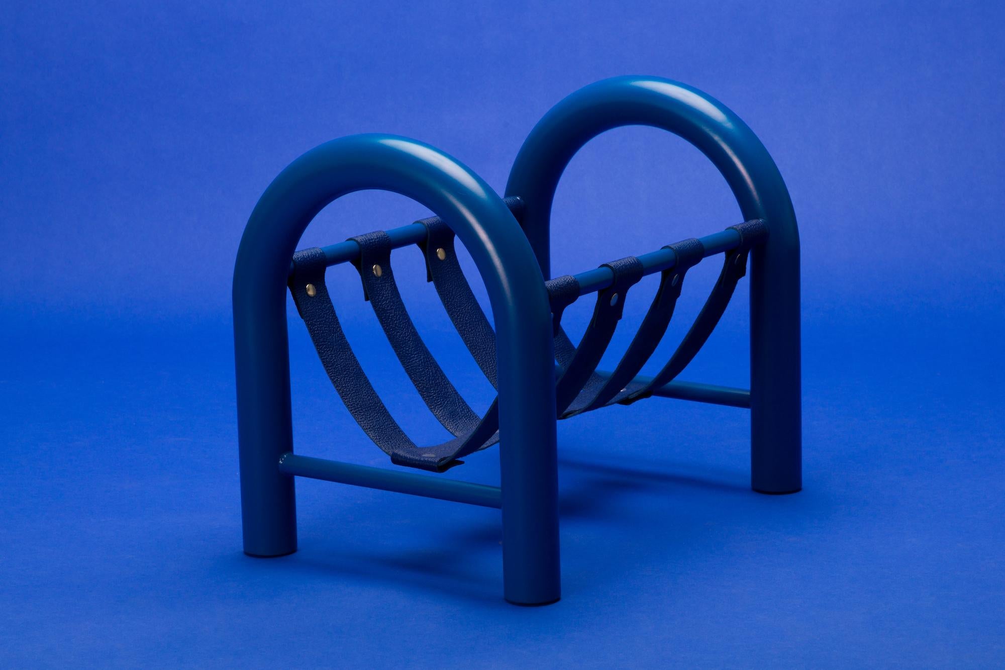 Zeitschriftenständer aus Stahlrohr von Another Human, blau, limitierte Auflage (Pulverbeschichtet)
