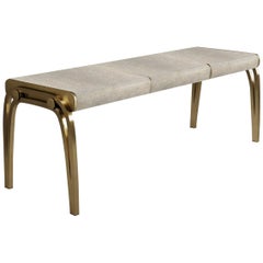 Banc en galuchat avec accents en laiton patiné bronze de R&Y Augousti