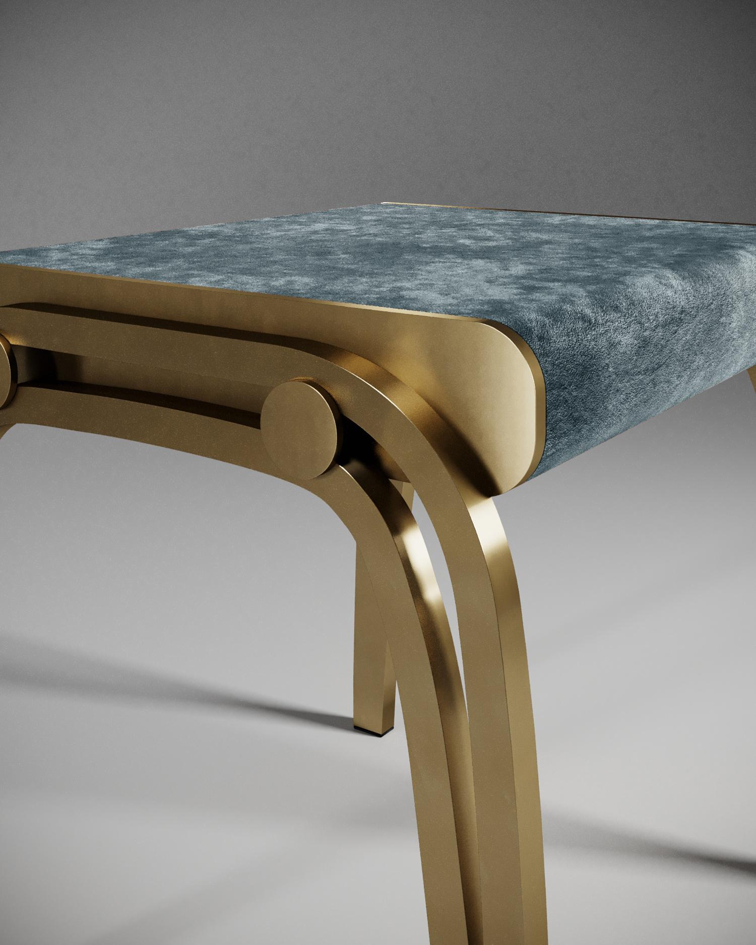 Tabouret Victoria en velours bleu et laiton en édition limitée de R&Y Augousti Neuf - En vente à New York, NY