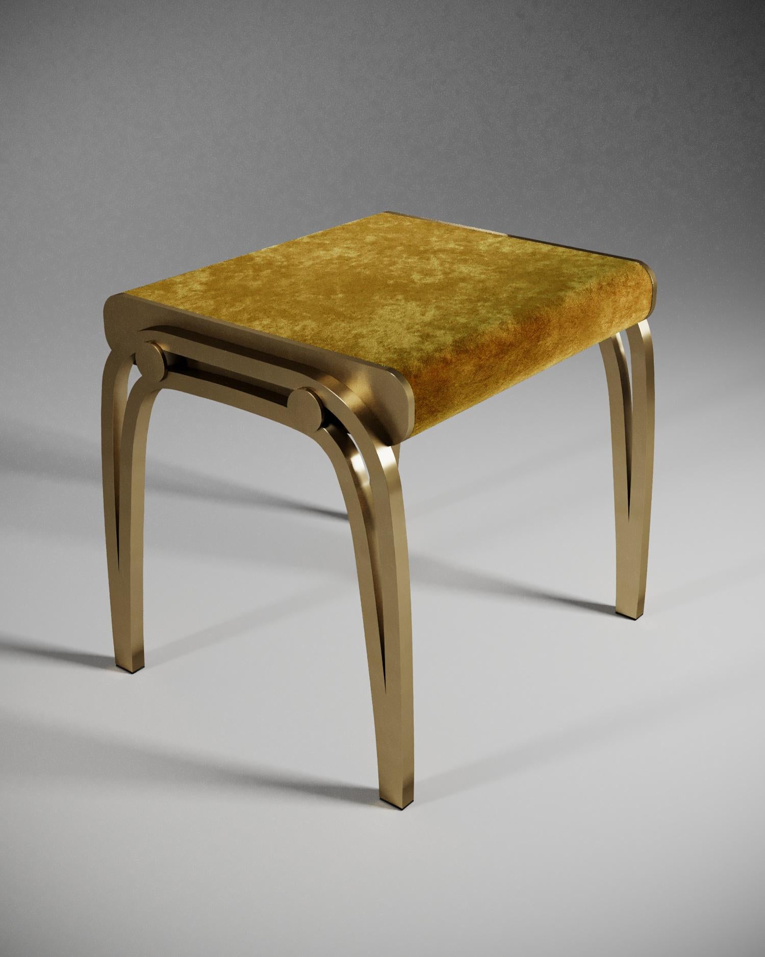 Ottone Sgabello in velluto crema e ottone di R & Y Augousti in vendita