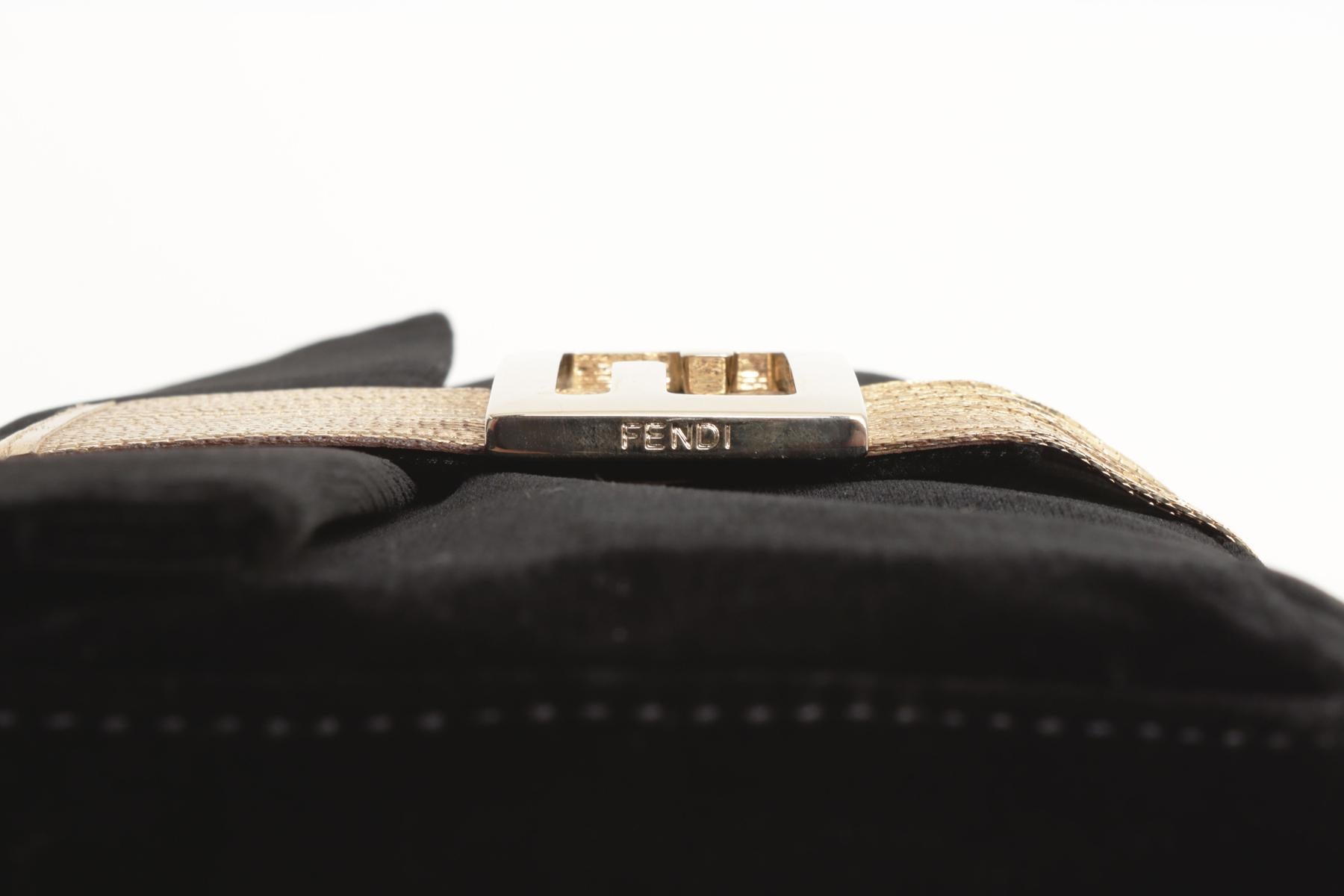 Borsa Baguette Fendi d'epoca in edizione limitata in velluto nero con frange d'oro in vendita 10