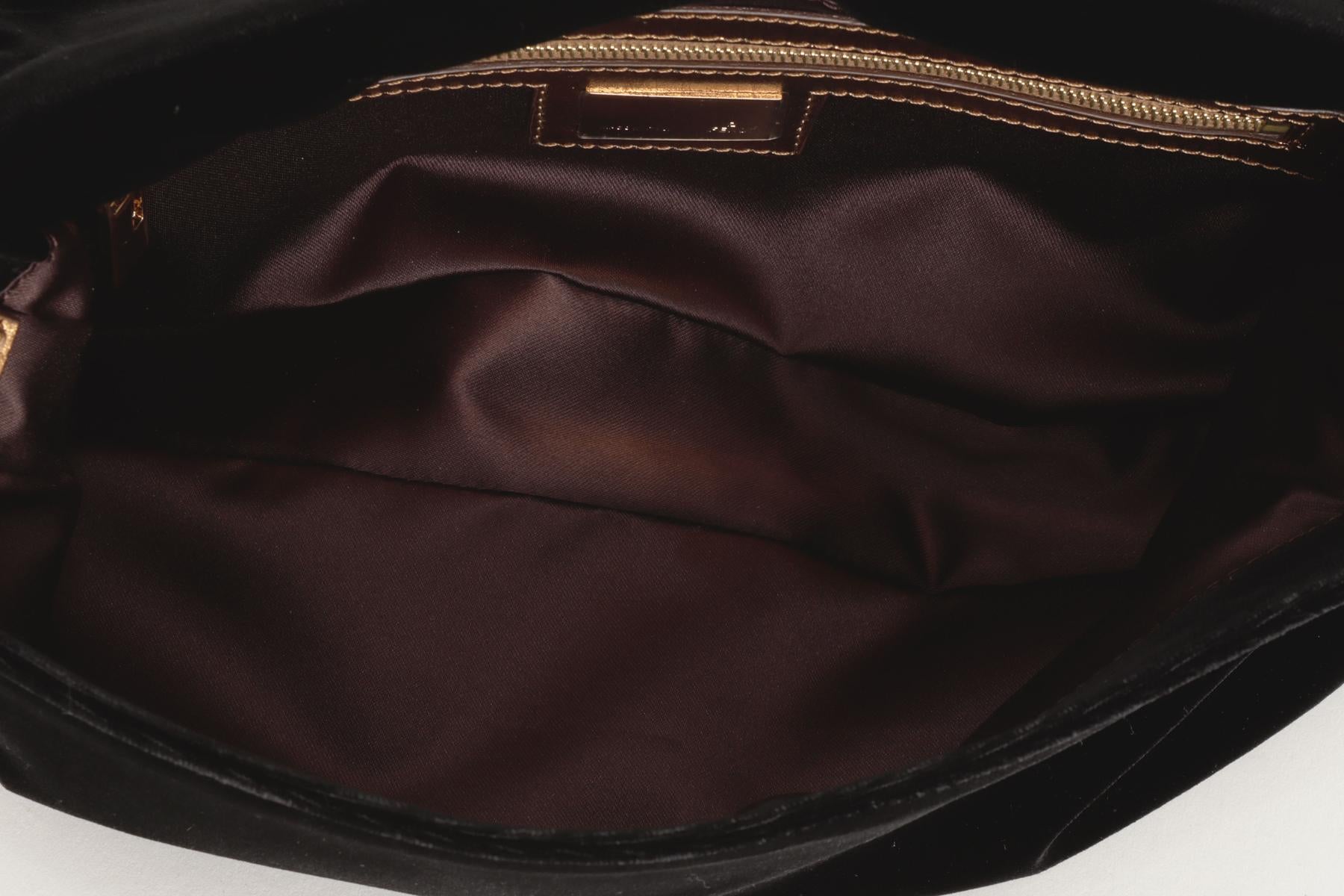 Borsa Baguette Fendi d'epoca in edizione limitata in velluto nero con frange d'oro in vendita 11