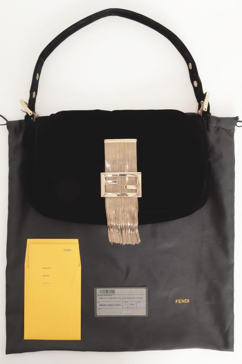 Borsa Baguette Fendi d'epoca in edizione limitata in velluto nero con frange d'oro in vendita 15
