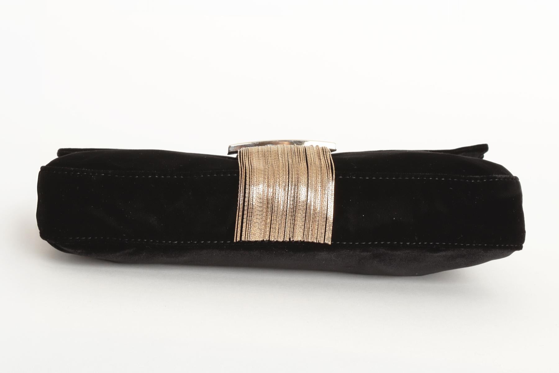 Borsa Baguette Fendi d'epoca in edizione limitata in velluto nero con frange d'oro In condizioni buone in vendita a London, GB