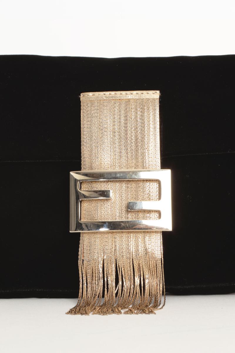 Borsa Baguette Fendi d'epoca in edizione limitata in velluto nero con frange d'oro in vendita 2