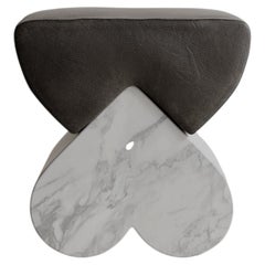 Edizione limitata, cuscino a forma di cuore in marmo bianco Amarino Seat, Esther Knopfler