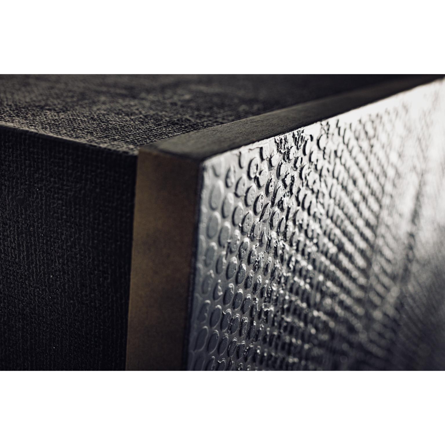 Italiano Armadio a tre ante in legno e metallo in edizione limitata di Bottega Nera Furniture in vendita