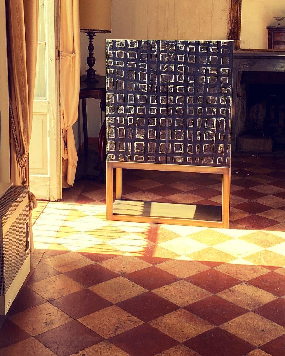 XXI secolo e contemporaneo Armadio a tre ante in legno e metallo in edizione limitata di Bottega Nera Furniture in vendita