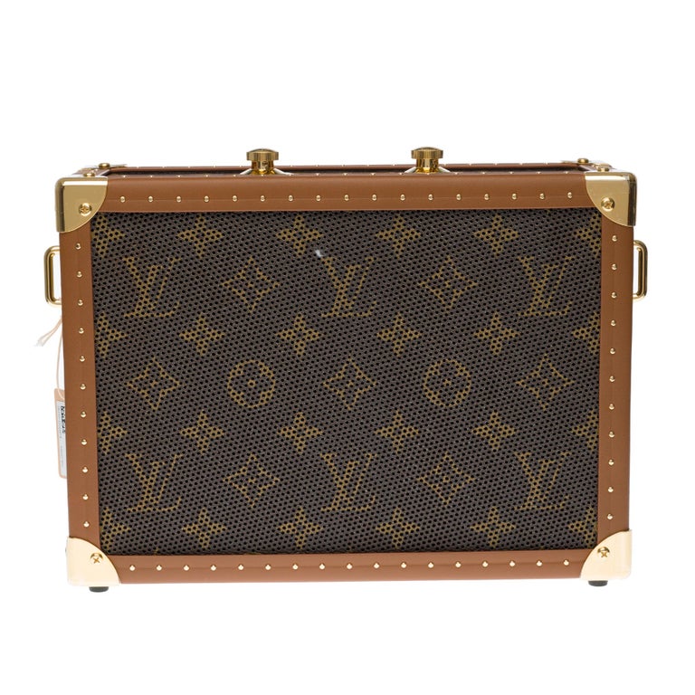 Black Limited Edition:Brand New/Louis Vuitton Speaker Clutch in brown monogram canvas For Sale