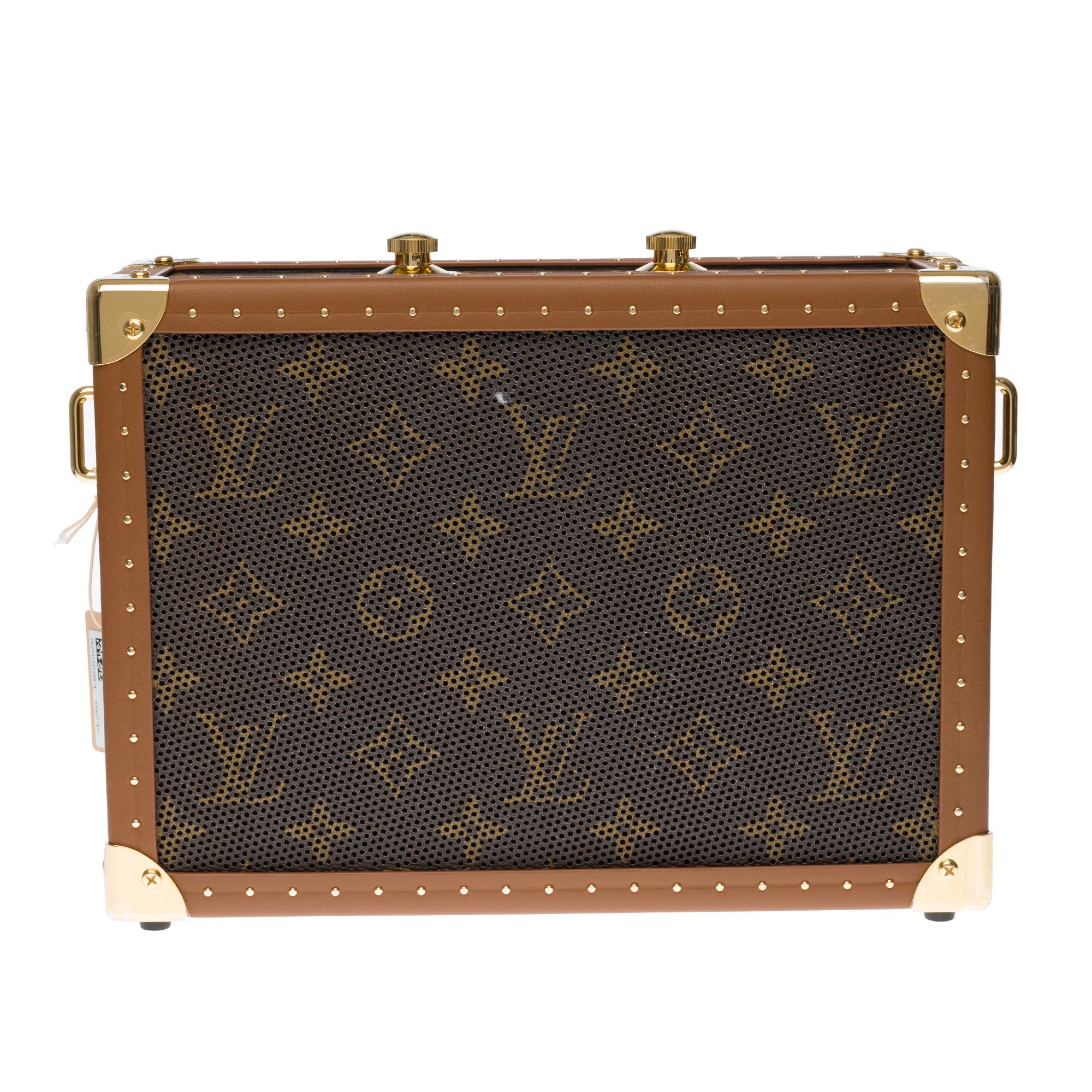 Limited Edition:Brand New/Louis Vuitton Speaker Clutch in brown monogram canvas In New Condition For Sale In Paris, IDF