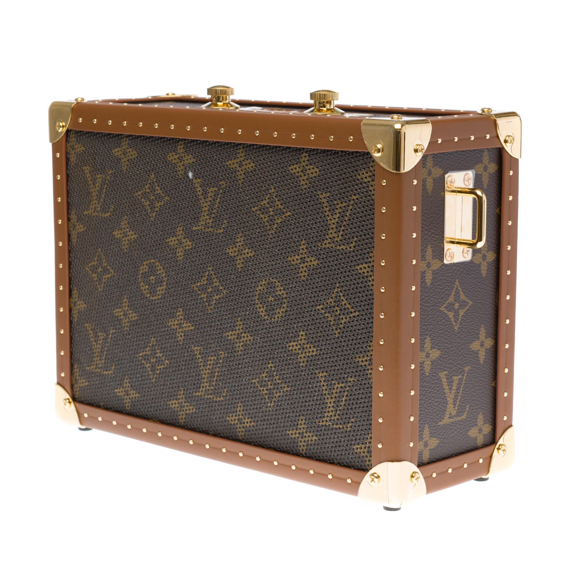 Limited Edition:Brand New/Louis Vuitton Speaker Clutch in brown monogram canvas For Sale 1