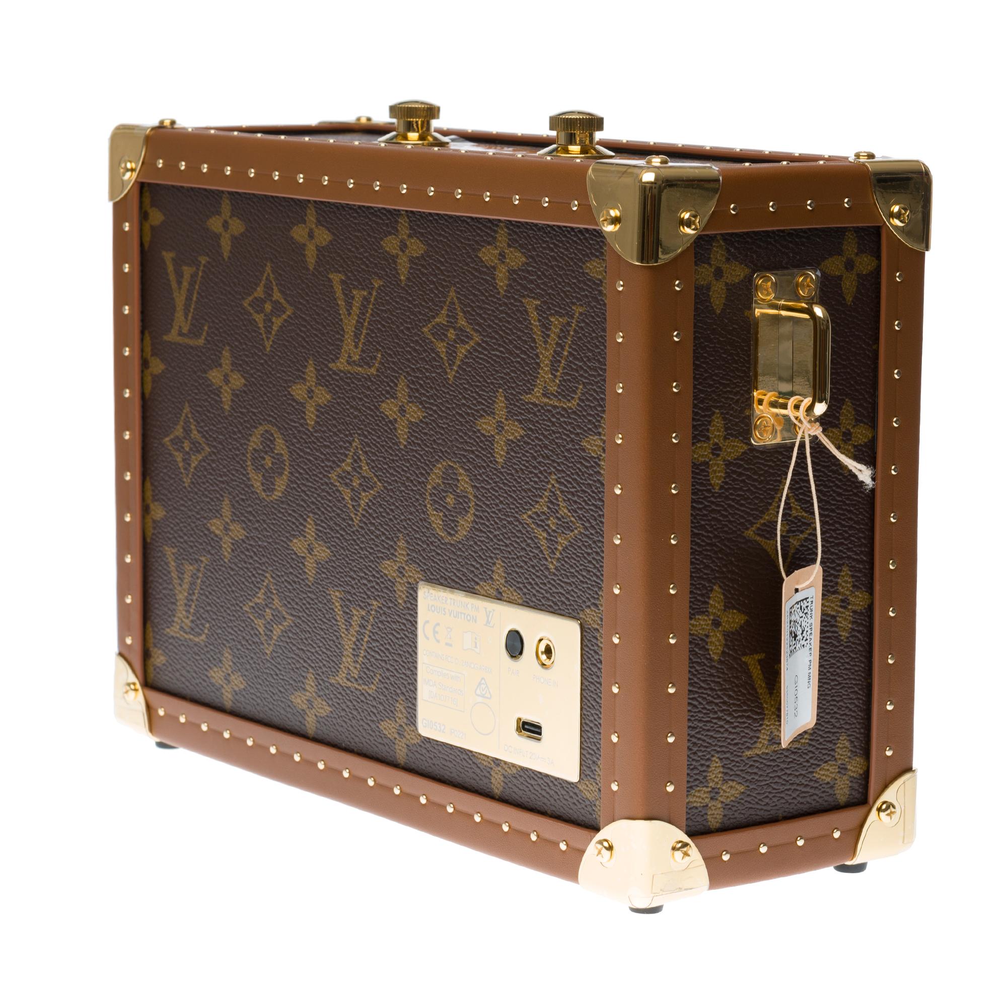 Limited Edition:Brand New/Louis Vuitton Speaker Clutch in brown monogram canvas For Sale 2