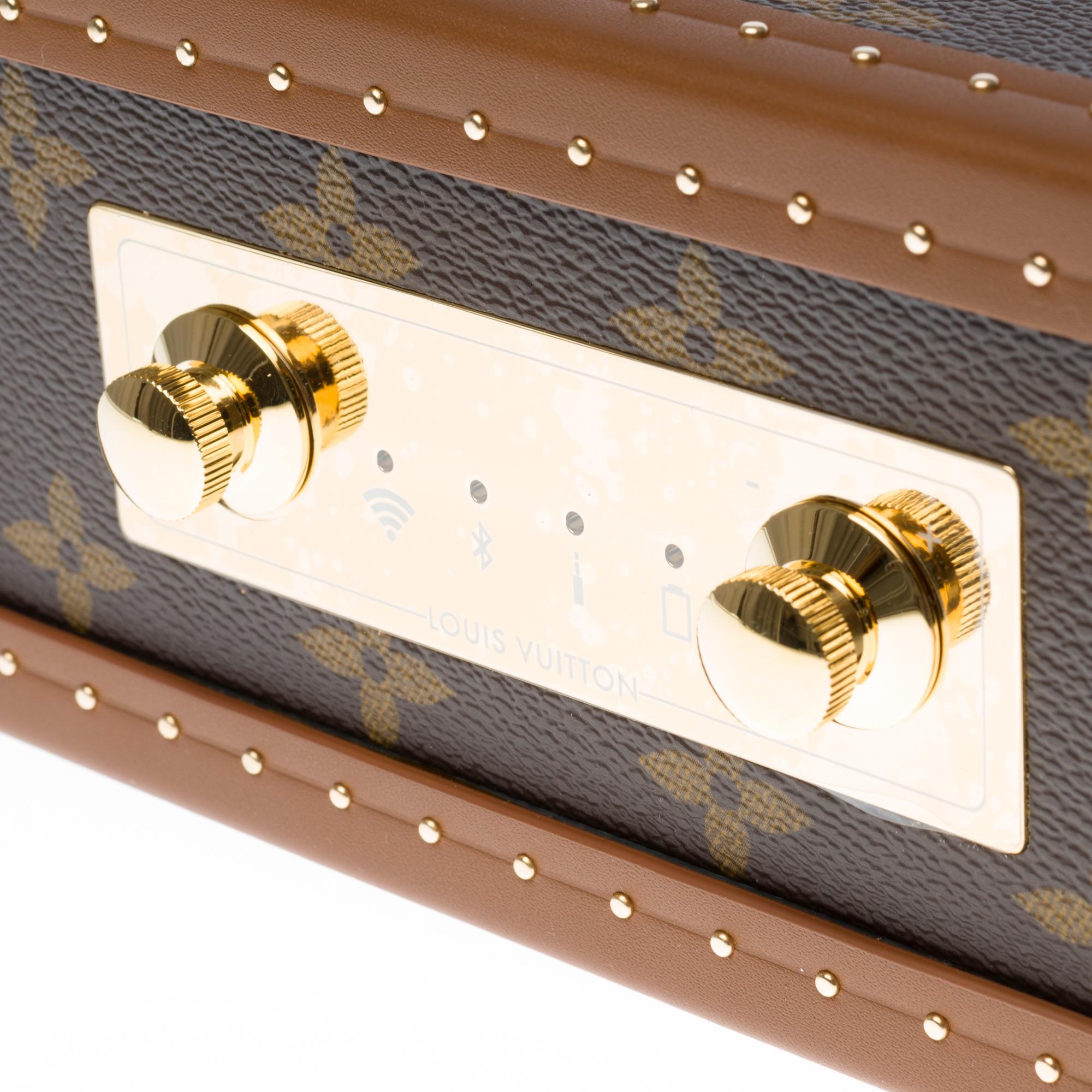 Limited Edition:Brand New/Louis Vuitton Speaker Clutch in brown monogram canvas For Sale 3
