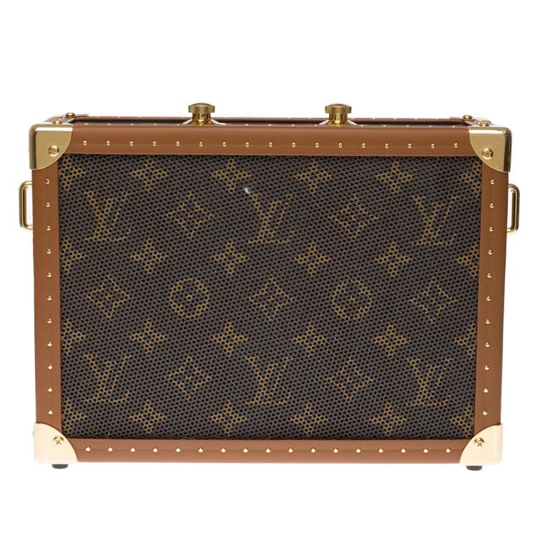 Limited Edition:Brand New/Louis Vuitton Speaker Clutch in brown monogram canvas For Sale