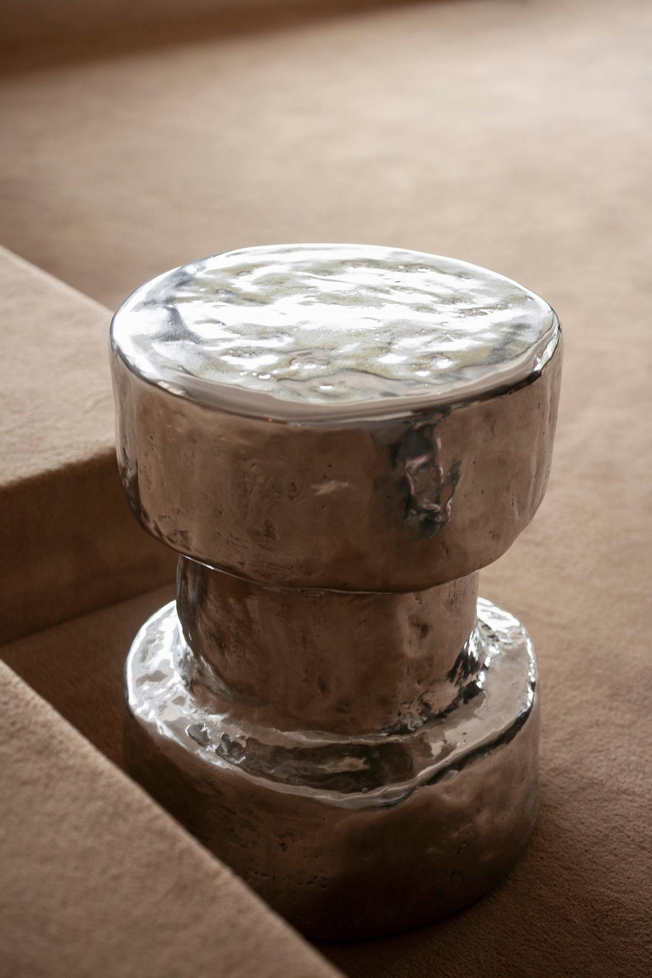 Italiano Tavolino Tacchini in alluminio cromato lucido in edizione limitata di Roberto Sironi in vendita