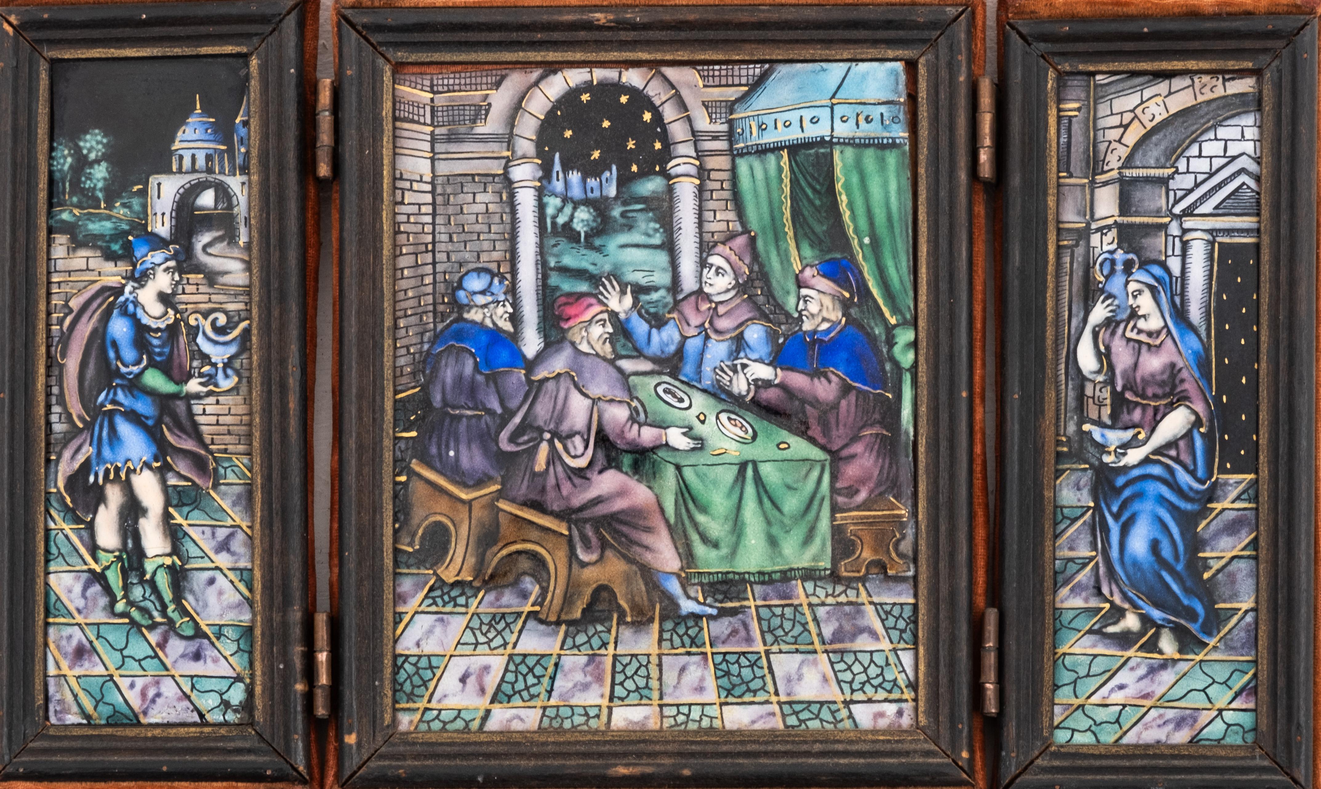 Limoges antike Emaille auf Kupfer Triptychon. Fein gearbeitetes dekoratives Kunstwerk mit einer detaillierten historischen Szene. Der Rahmen wurde möglicherweise Anfang des 19. Jahrhunderts ersetzt.

Die leuchtenden Farben und die detaillierten