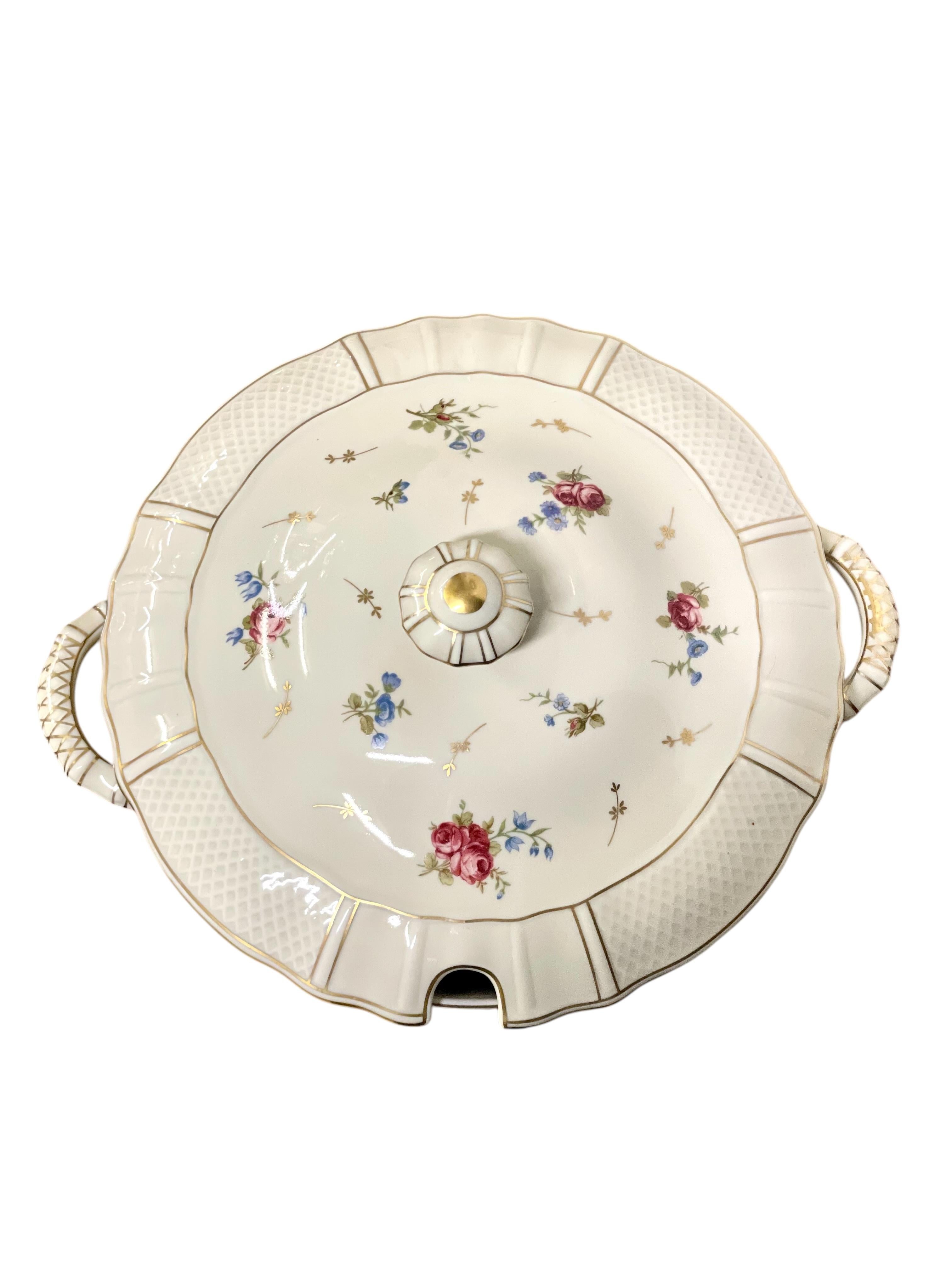 Faenza Servizio da tavola di Limoges Bernardaud 62 pezzi in maiolica fine in vendita