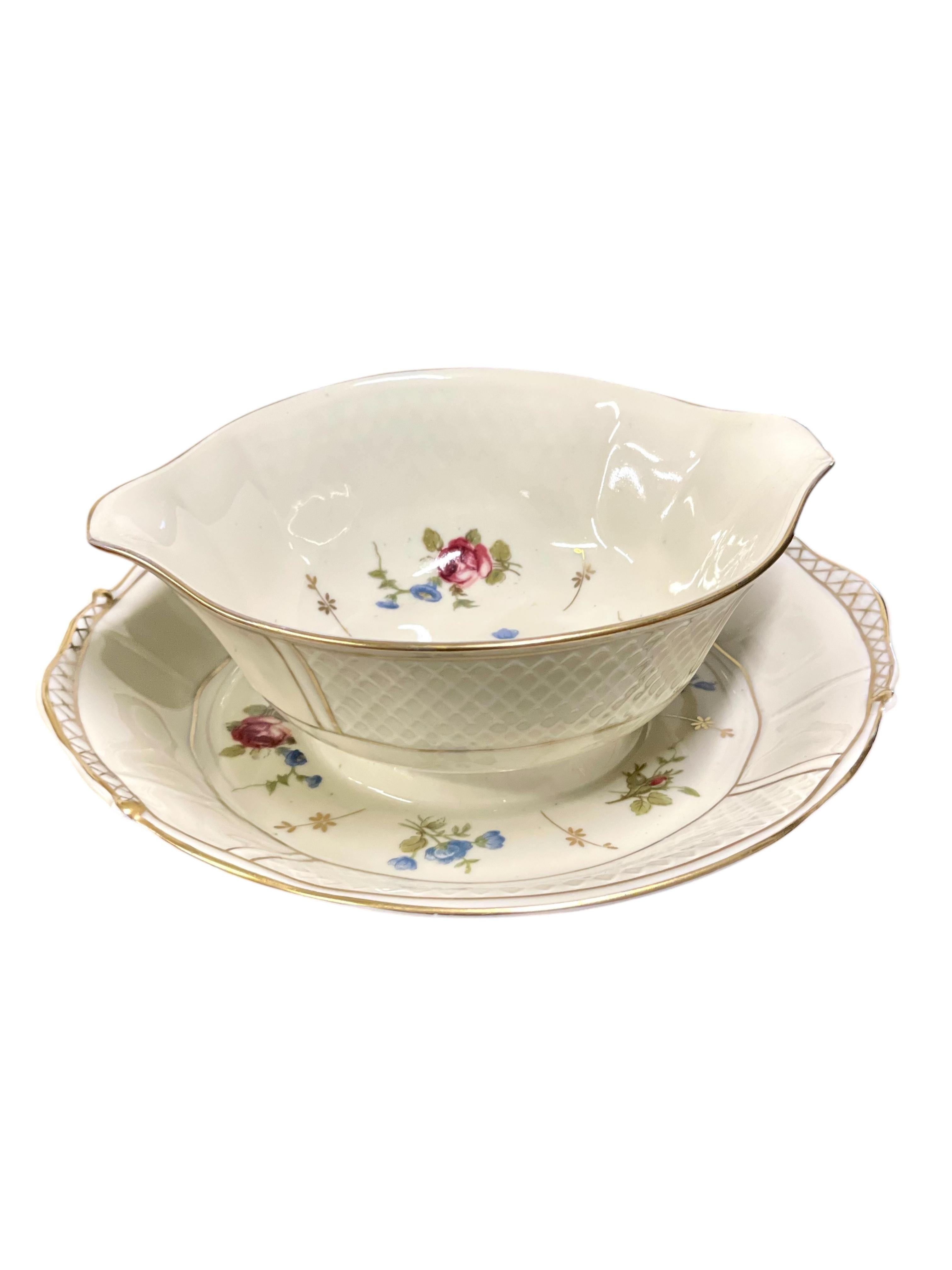 Servizio da tavola di Limoges Bernardaud 62 pezzi in maiolica fine in vendita 7