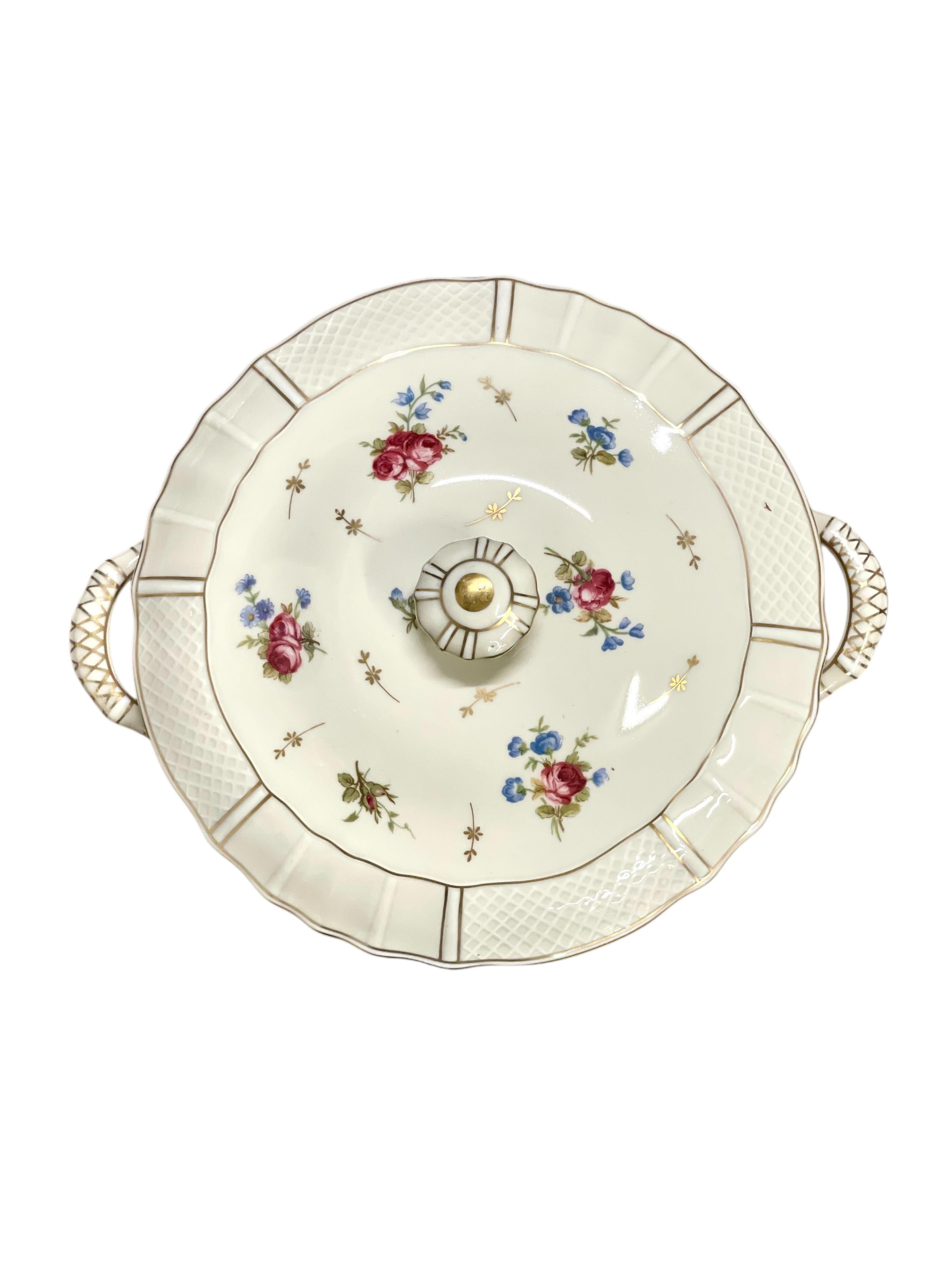 Servizio da tavola di Limoges Bernardaud 62 pezzi in maiolica fine in vendita 8