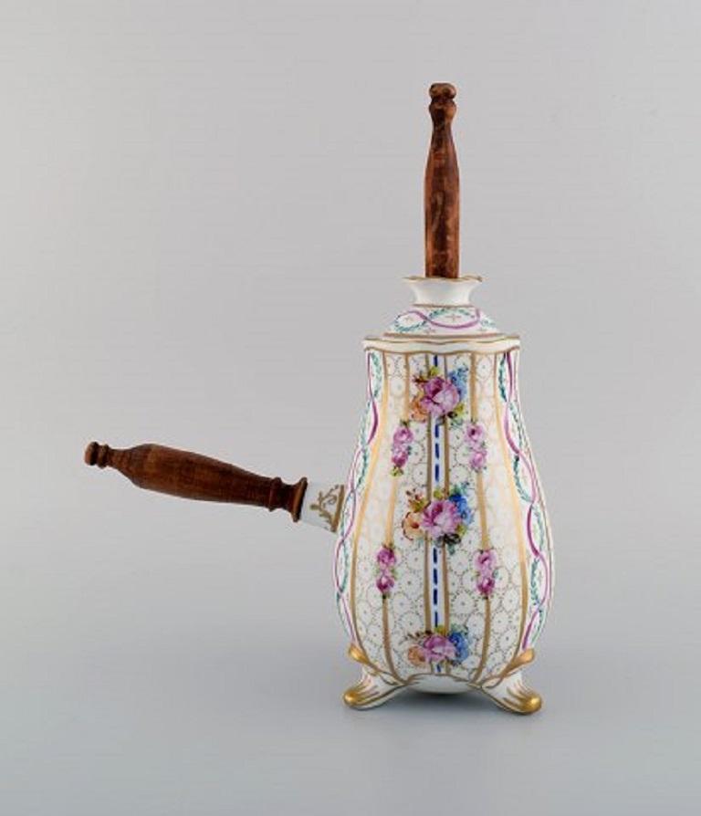 Limoges Chocolate Pot in Hand Painted Porcelain with Floral and Gold Decoration In Excellent Condition In Copenhagen, DK