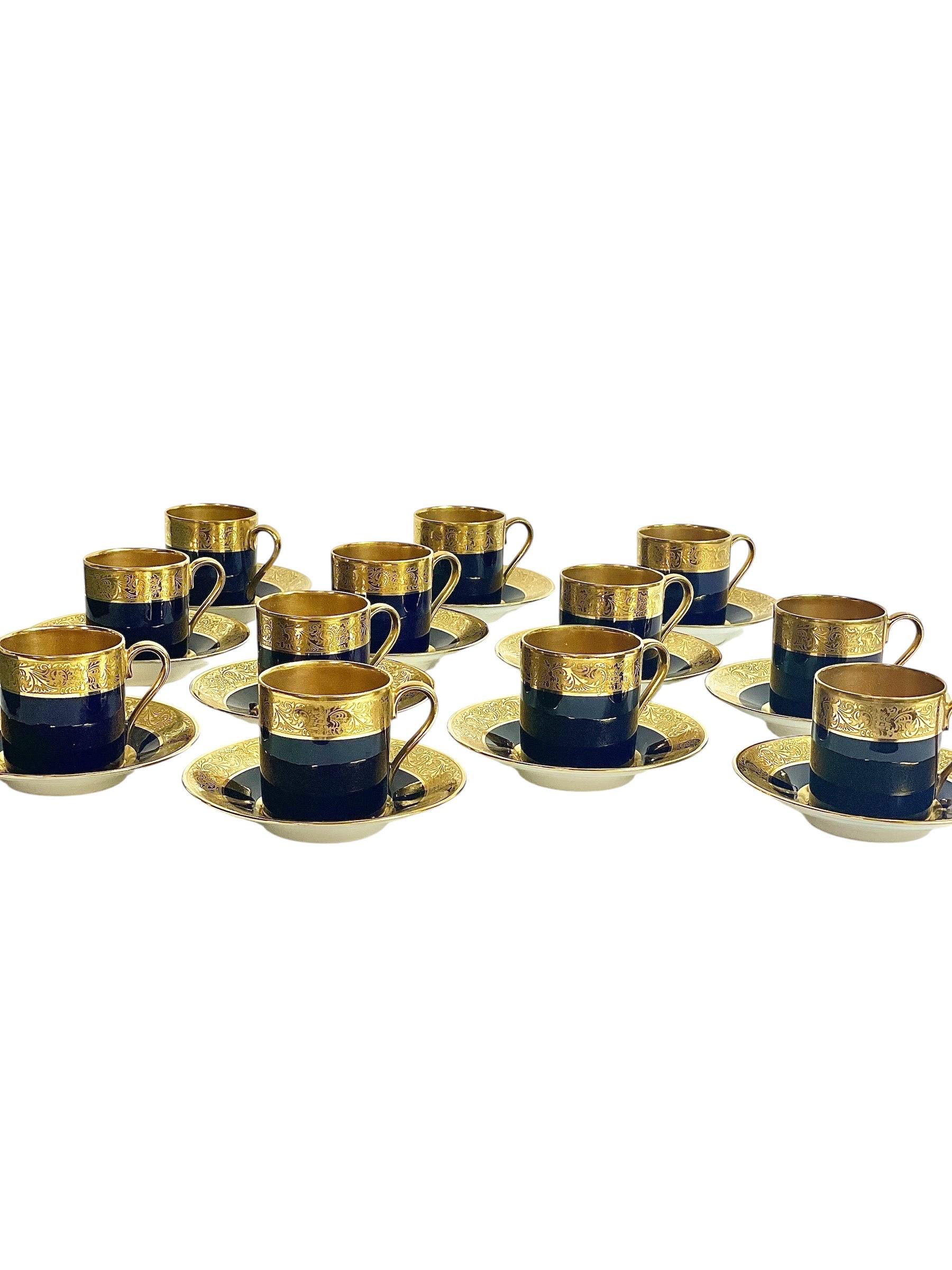 Limoges Kaffeeservice für 12 Personen in Blau und Gold, Anfang 20. im Zustand „Gut“ im Angebot in LA CIOTAT, FR