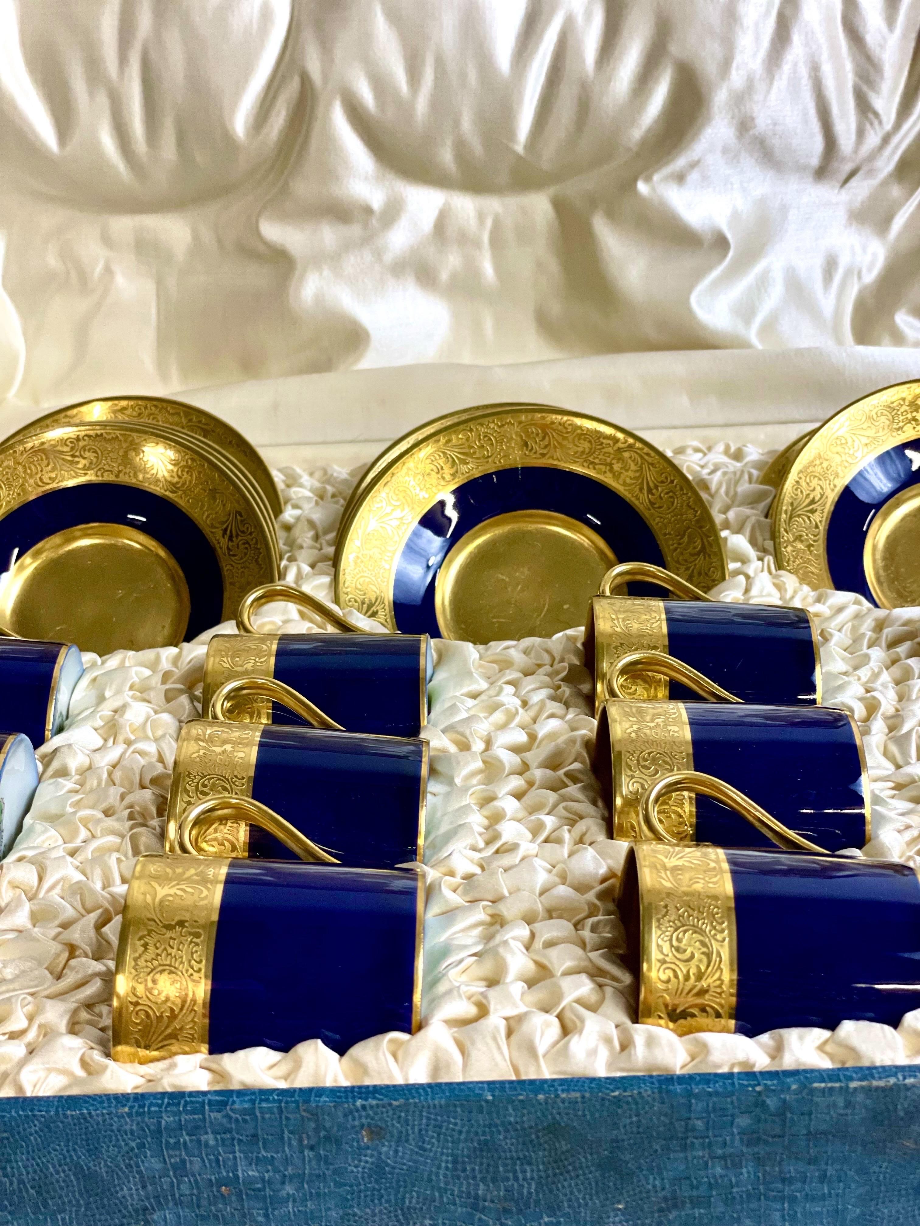 Limoges Kaffeeservice für 12 Personen in Blau und Gold, Anfang 20. (20. Jahrhundert) im Angebot