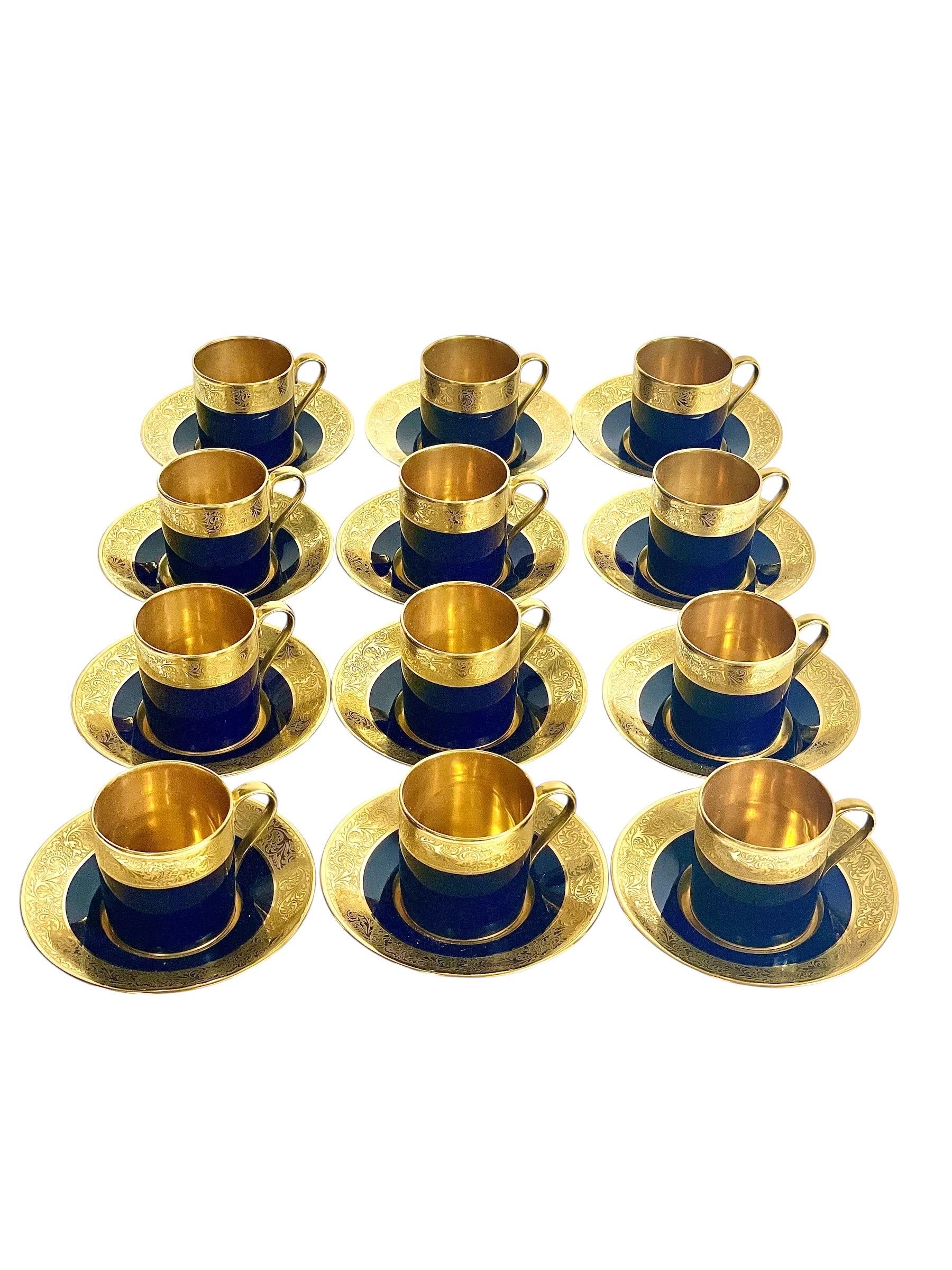 Limoges Kaffeeservice für 12 Personen in Blau und Gold, Anfang 20. (Porzellan) im Angebot