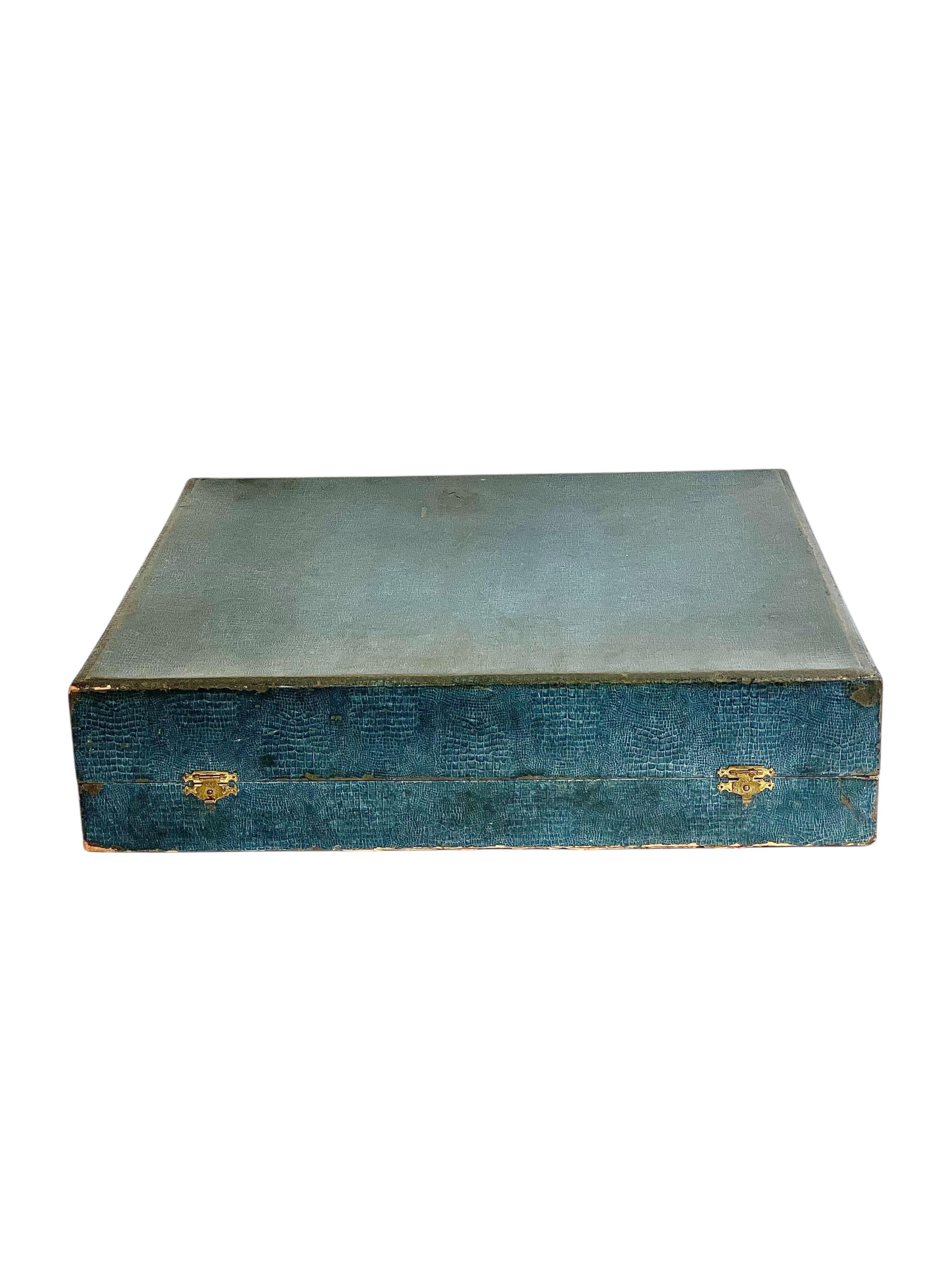 Limoges Kaffeeservice für 12 Personen in Blau und Gold, Anfang 20. im Angebot 1