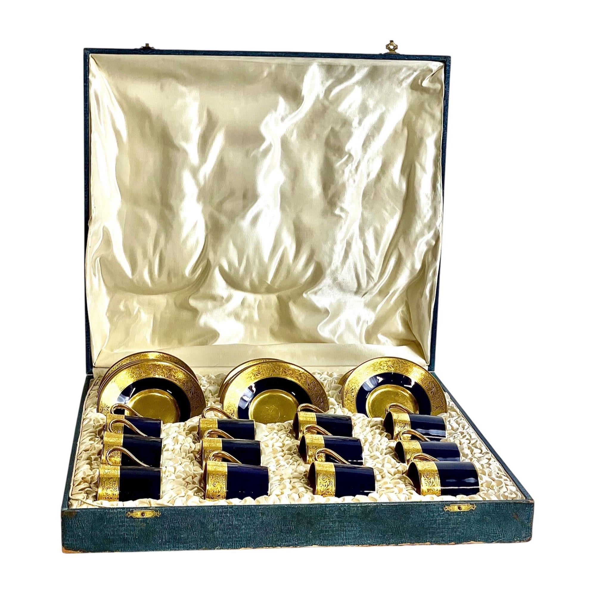 Limoges Kaffeeservice für 12 Personen in Blau und Gold, Anfang 20. im Angebot