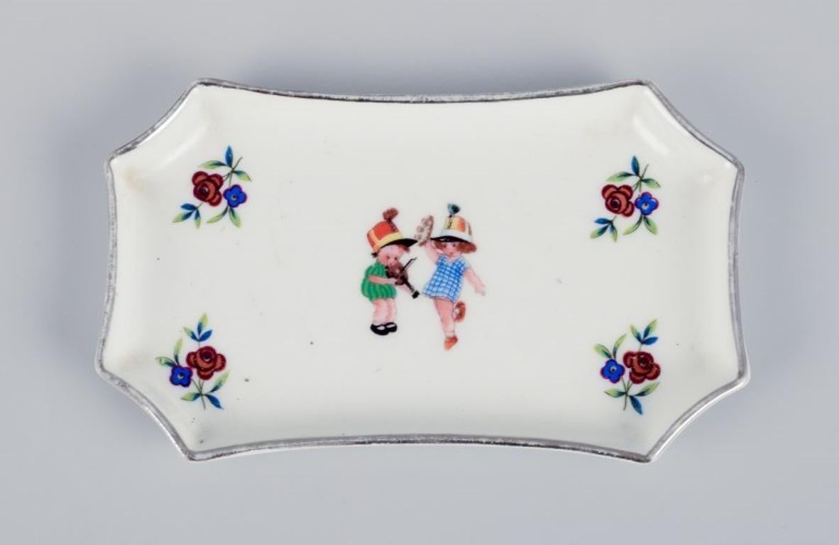 Porcelaine Limoges, Digoin & Sarreguemines, France. Vaisselle en porcelaine pour enfants. en vente