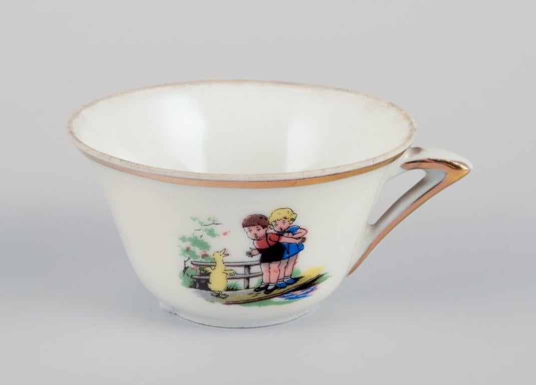 Limoges, Digoin & Sarreguemines, France. Children's porcelain dinnerware. For Sale 2