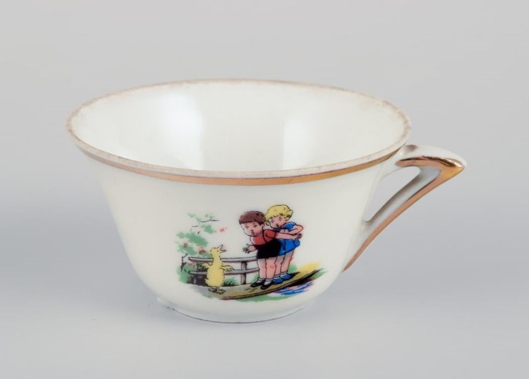 Limoges, Digoin & Sarreguemines, France. Vaisselle en porcelaine pour enfants. en vente 2