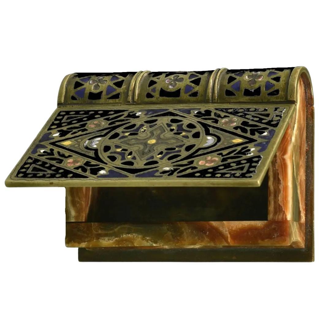 Limoges-Enamelled Bronze Box In Good Condition For Sale In Westmount, Quebec
