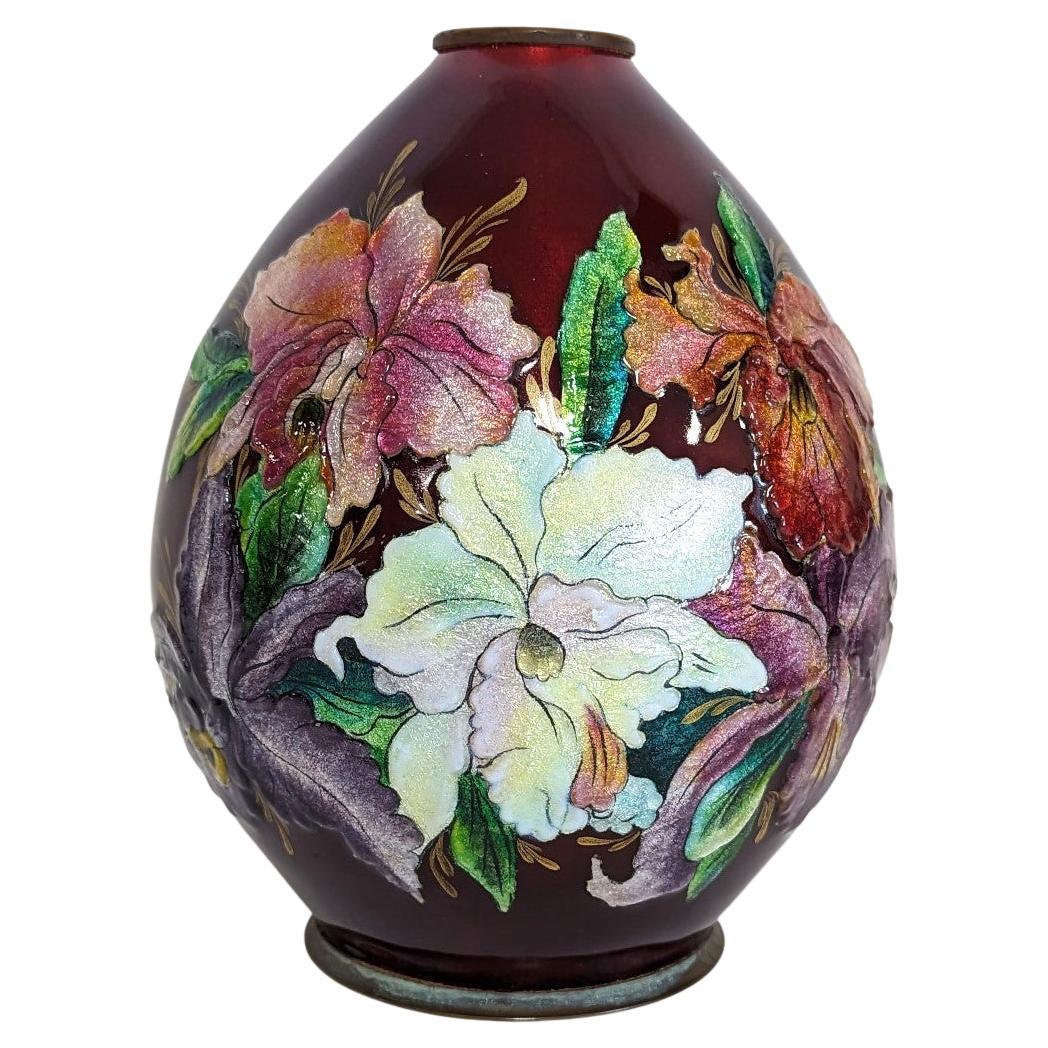 Vase en cuivre émaillé à fleurs de Limoges par Camille Fauré