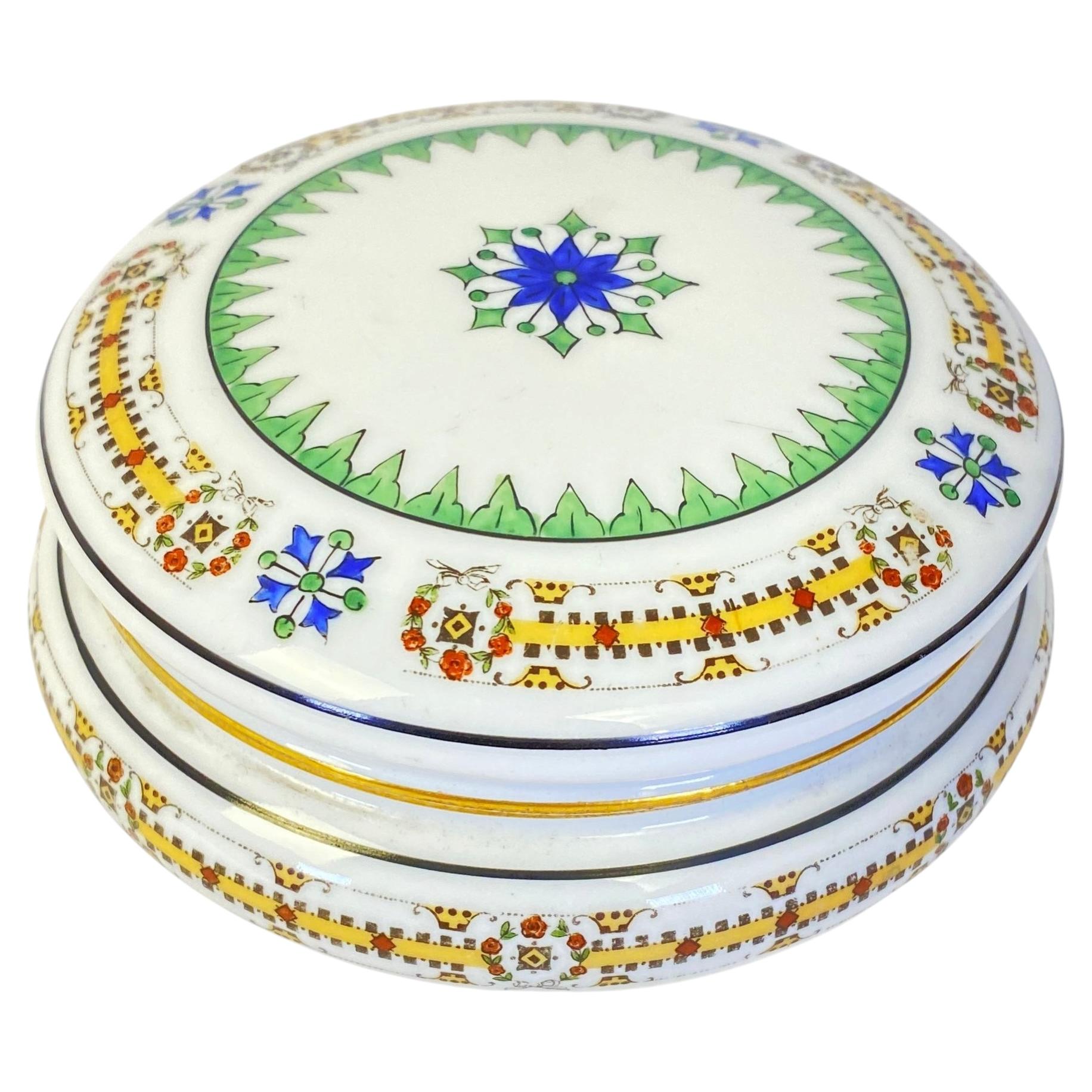 Schmuckkästchen oder Schmuckschatulle aus Limoges mit Fuß und Goldverzierung