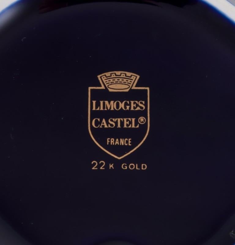 Fin du 20e siècle Limoges, France. Bol et deux petits plateaux en porcelaine en vente