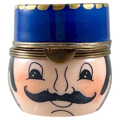 Caja de baratijas Gendarme de porcelana esmaltada de Limoges (Francia)