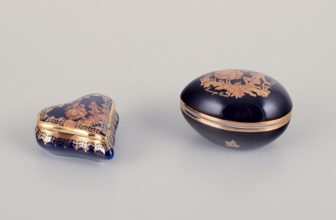 Limoges, Francia. Cinco piezas de porcelana en miniatura decoradas con pan de oro. finales del siglo XX en venta