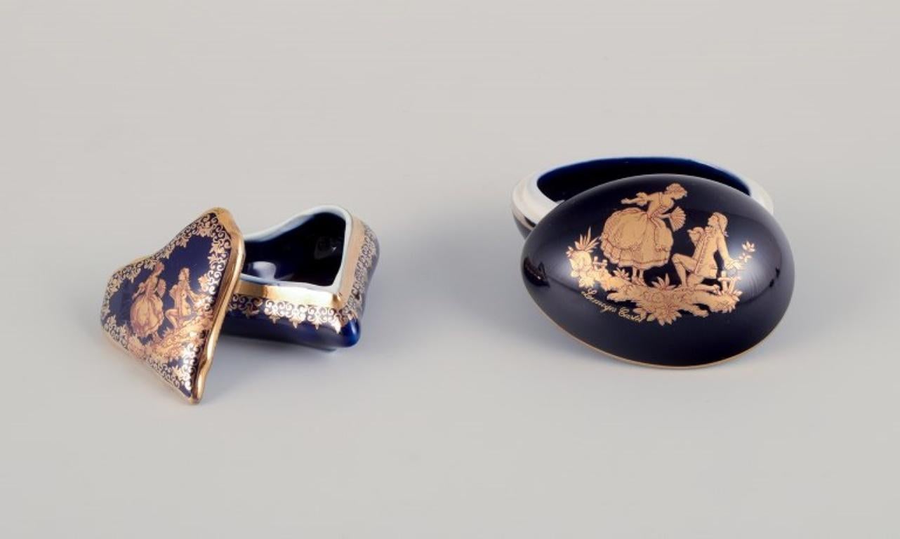 Limoges, Francia. Cinco piezas de porcelana en miniatura decoradas con pan de oro. Porcelana en venta