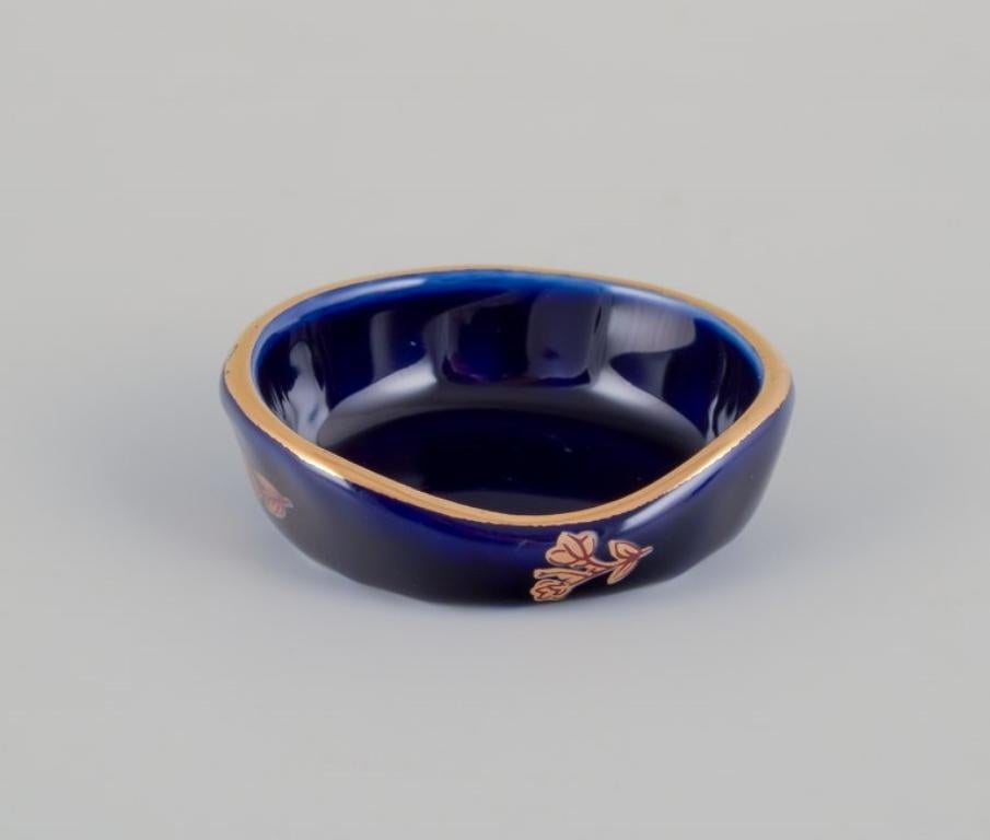 Limoges, Francia. Cuatro piezas de miniaturas de porcelana, aprox. 1970 Glaseado en venta