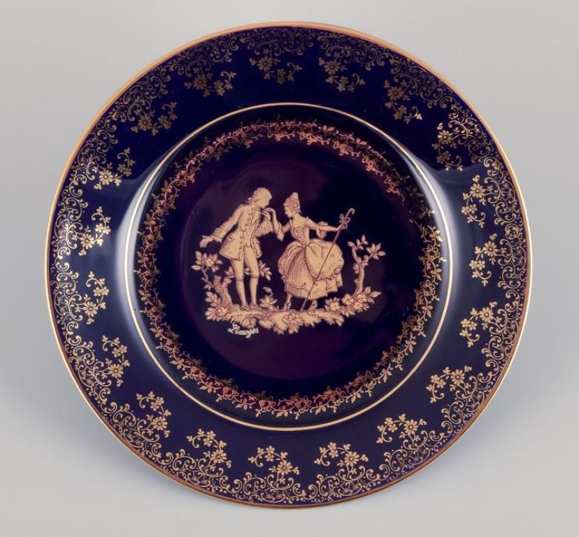 Limoges, Francia. Cuatro platos de porcelana decorados con pan de oro de 22 quilates. en Excelente estado para la venta en Copenhagen, DK