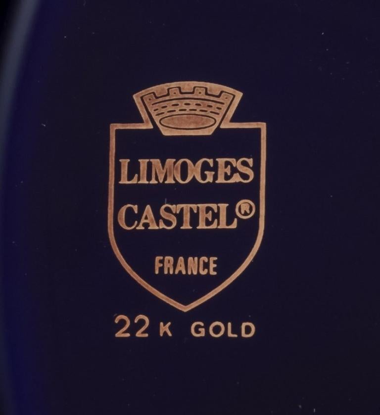 Limoges, Francia. Cuatro platos de porcelana decorados con pan de oro de 22 quilates. en venta 2